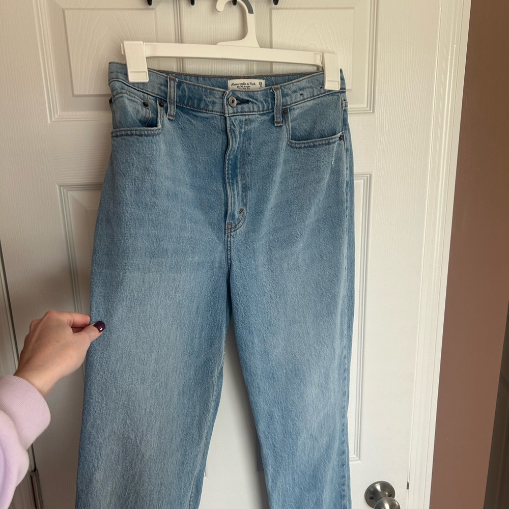 Abercrombie & Fitch '90s Straight Light Blue Jeans